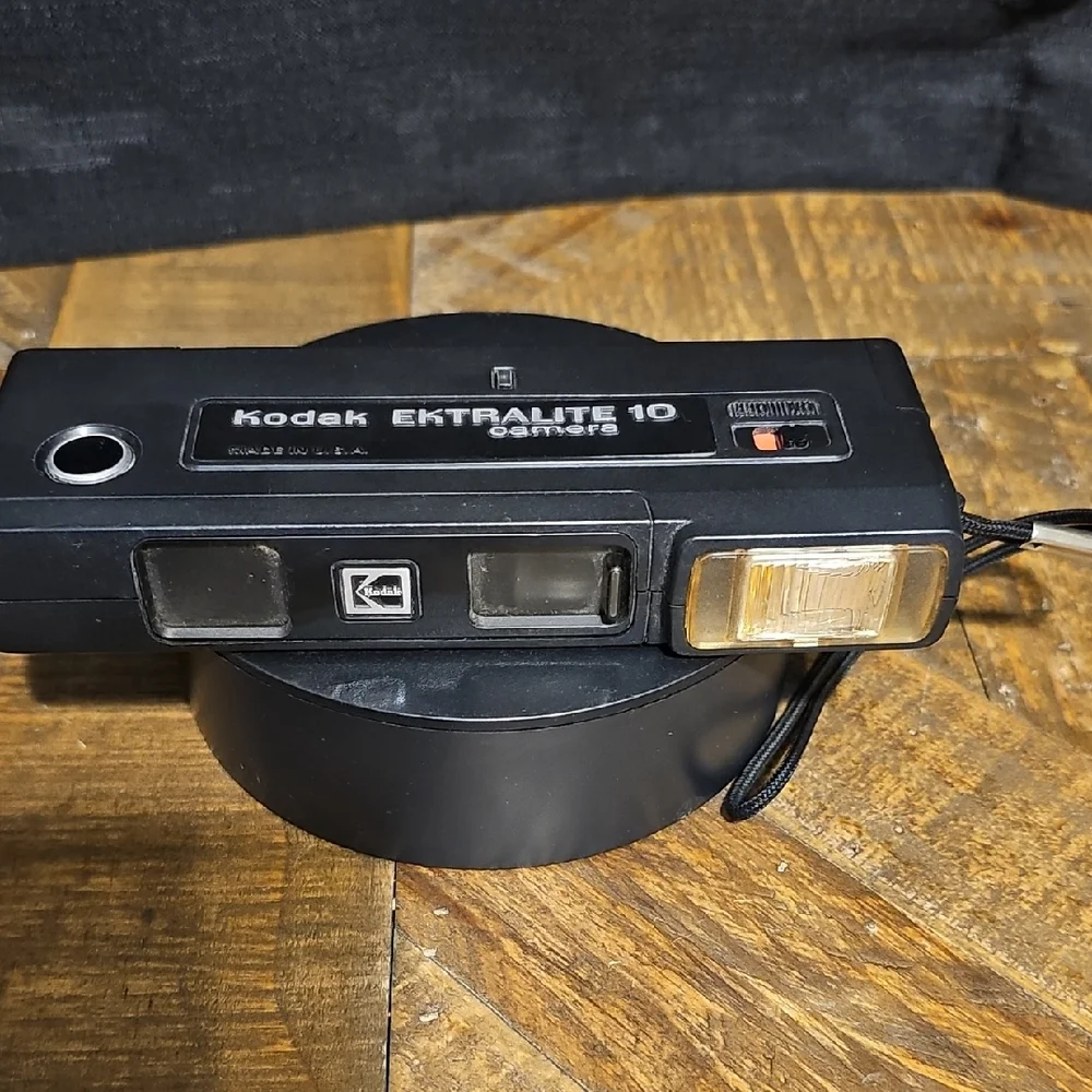 Kodak Ektralite 10 Camera - Black and Silver